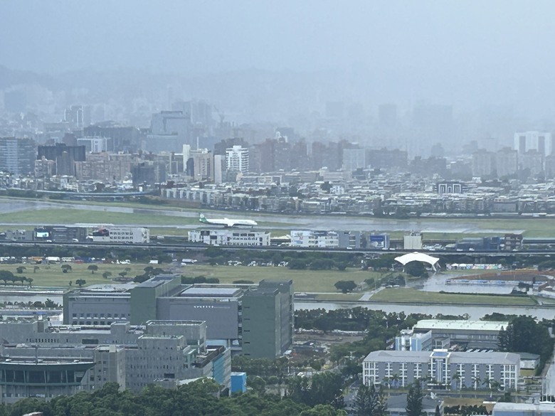 搭 捷 運 登 走 劍 潭 山 親 山 步 道