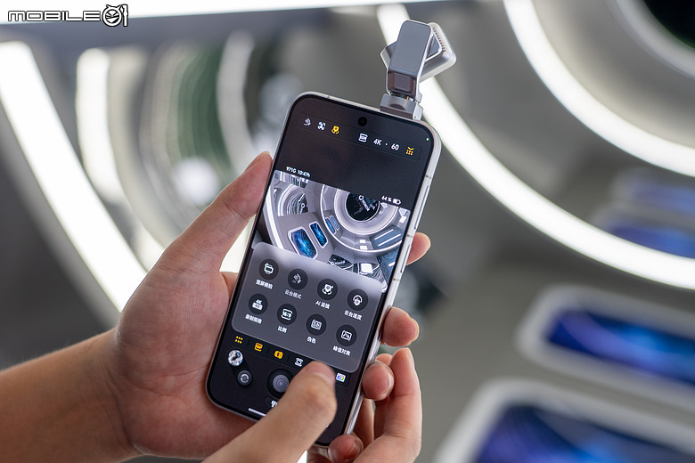 HONOR Robot Phone 正式發表|靈巧雲台+ARRI 電影調校,售價 9999 人民幣!
