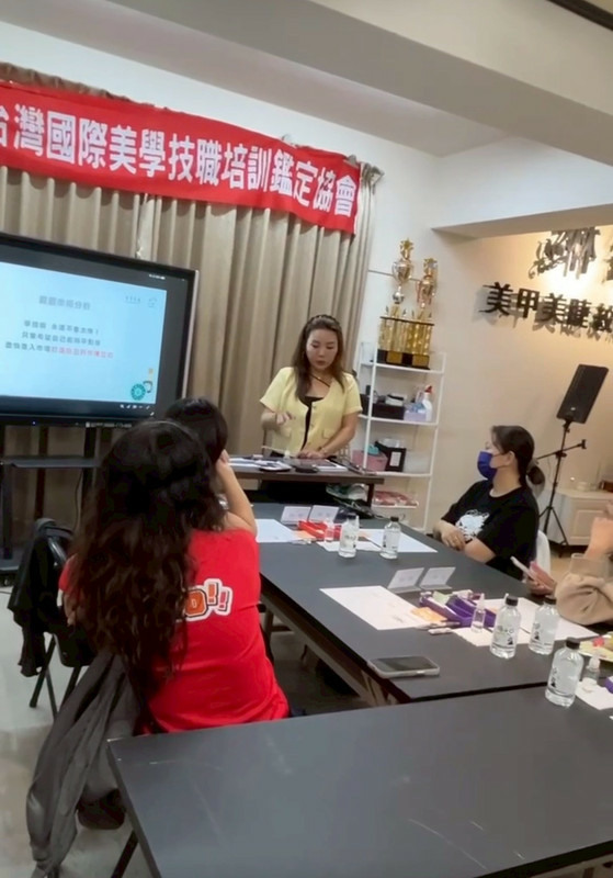 〖分享〗台南美睫教學推薦｜開花技巧好上手｜畢業有LINE群，不當美睫孤兒