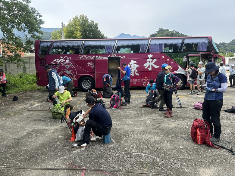 苗 栗 最 高 峰 加 里 山 ( 台 版 富 士 山 )