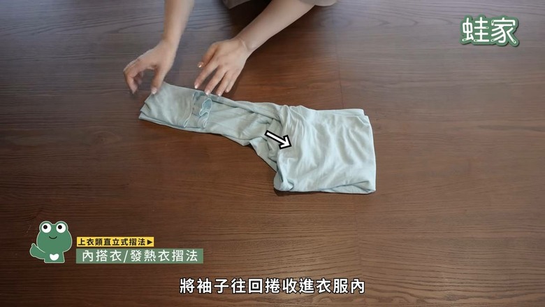 全家衣櫃不再山崩！「10秒小方磚」摺衣術，搭配神器收納空間翻倍