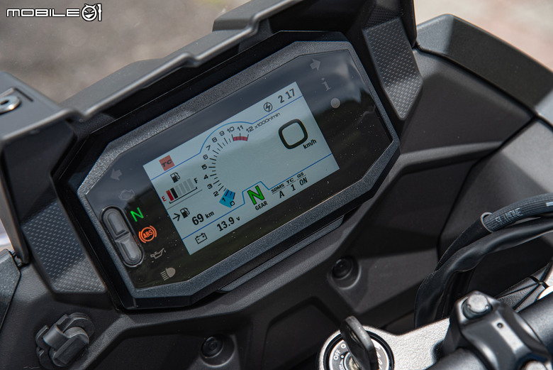 點我看大圖 2026 SUZUKI SV-7GX 試駕報告|V雙風味依然經典,熱血可以更加舒適!