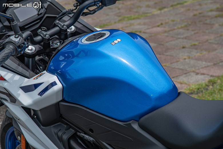 點我看大圖 2026 SUZUKI SV-7GX 試駕報告|V雙風味依然經典,熱血可以更加舒適!