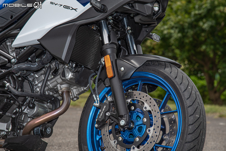 點我看大圖 2026 SUZUKI SV-7GX 試駕報告|V雙風味依然經典,熱血可以更加舒適!