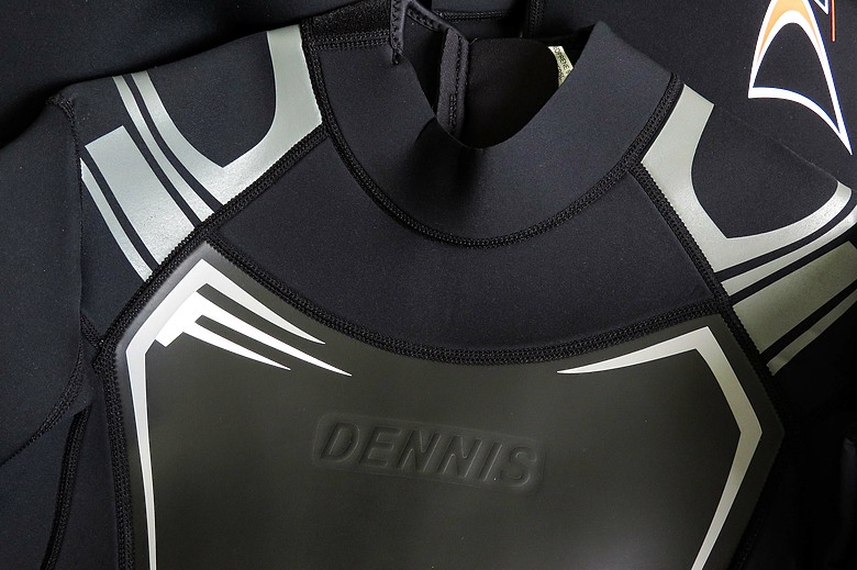 【裝備開箱】送禮物需要理由，所以8月買了新防寒衣Dennis ST06SP2給自己