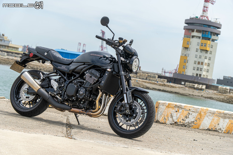 點我看大圖 KAWASAKI Z900RS 黑球試駕|經典好球不退色,只隨時間淬鍊