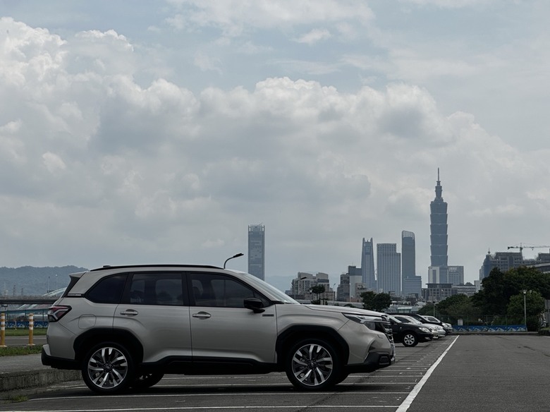 Forester Hybrid用車一年心得