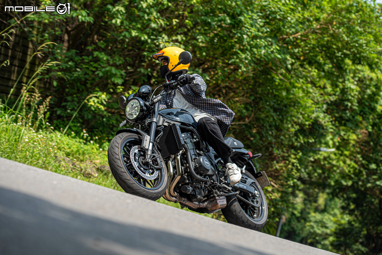 點我看大圖 KAWASAKI Z900RS 黑球試駕|經典好球不退色,只隨時間淬鍊