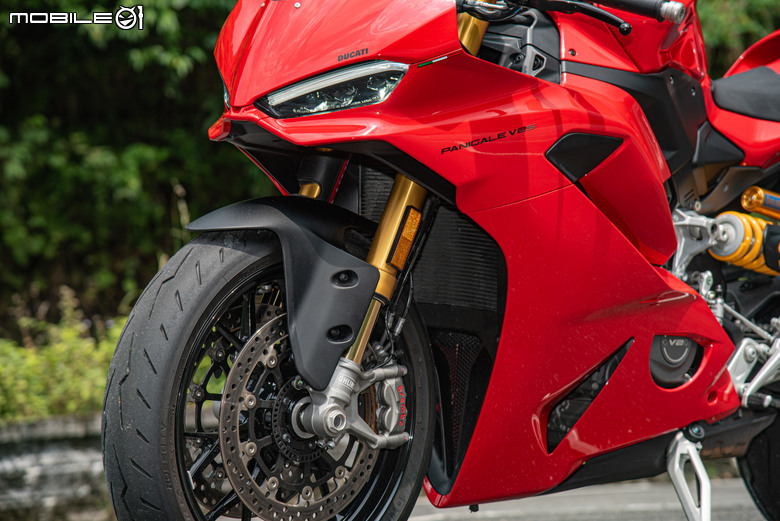點我看大圖 DUCATI Pangale V2 S 試駕|街賽一體混血王子!超輕量級、最親民的DUCATI跑車