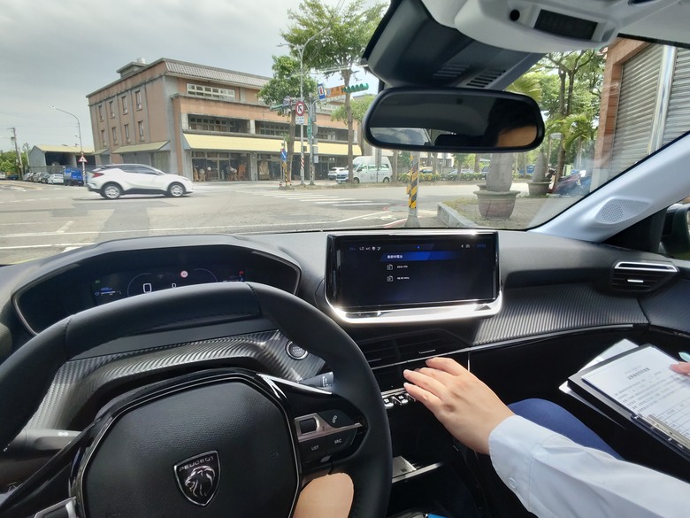 一個願望的實現 - Peugeot 208 小改款試駕