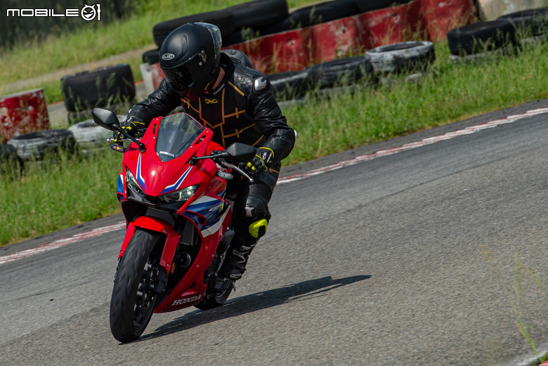 Honda CBR500R E-Clutch 賽道試駕｜非典型快排！另闢蹊徑的換檔體驗