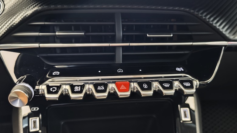 一個願望的實現 - Peugeot 208 小改款試駕