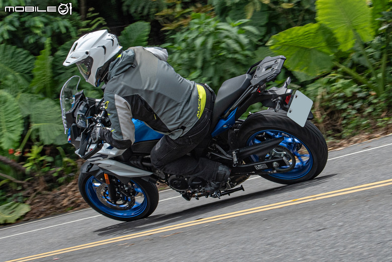點我看大圖 2026 SUZUKI SV-7GX 試駕報告|V雙風味依然經典,熱血可以更加舒適!