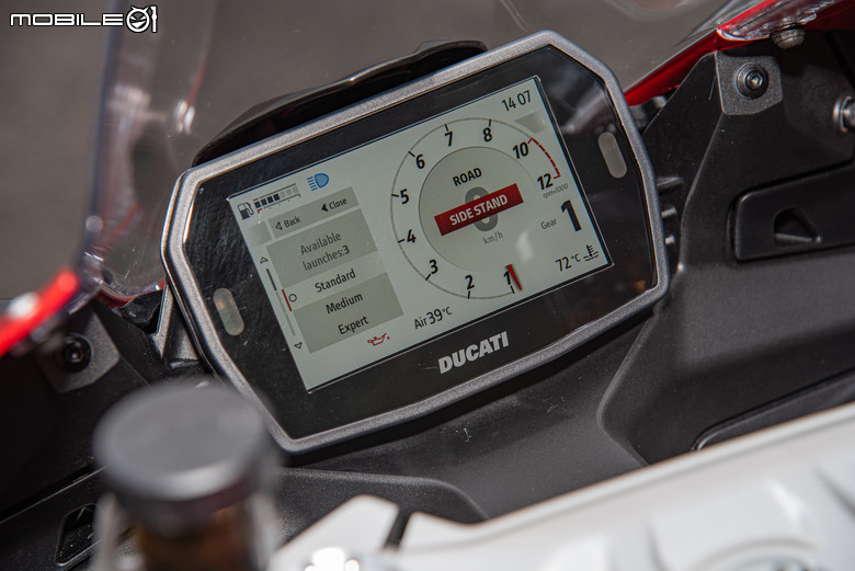 點我看大圖 DUCATI Pangale V2 S 試駕|街賽一體混血王子!超輕量級、最親民的DUCATI跑車