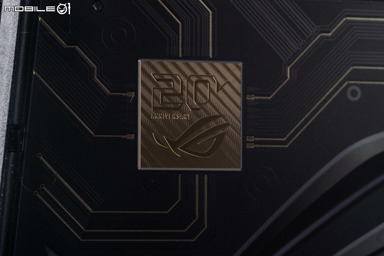 ROG NUC16 Edition 20 電競迷你電腦開箱實測 要價近 20 萬的迷你主機最強之作！