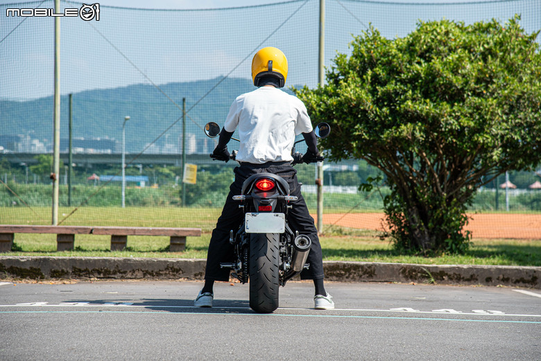 點我看大圖 KAWASAKI Z900RS 黑球試駕|經典好球不退色,只隨時間淬鍊