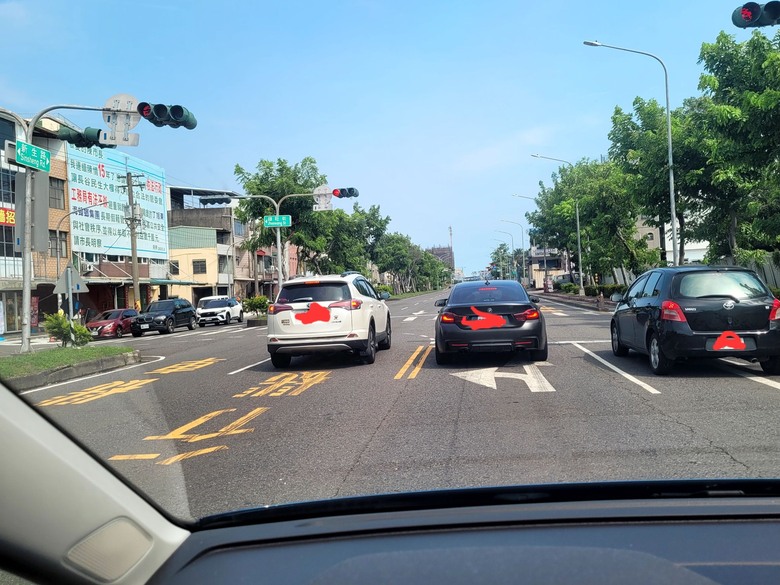 這似乎是個很容易讓人誤解的車道！