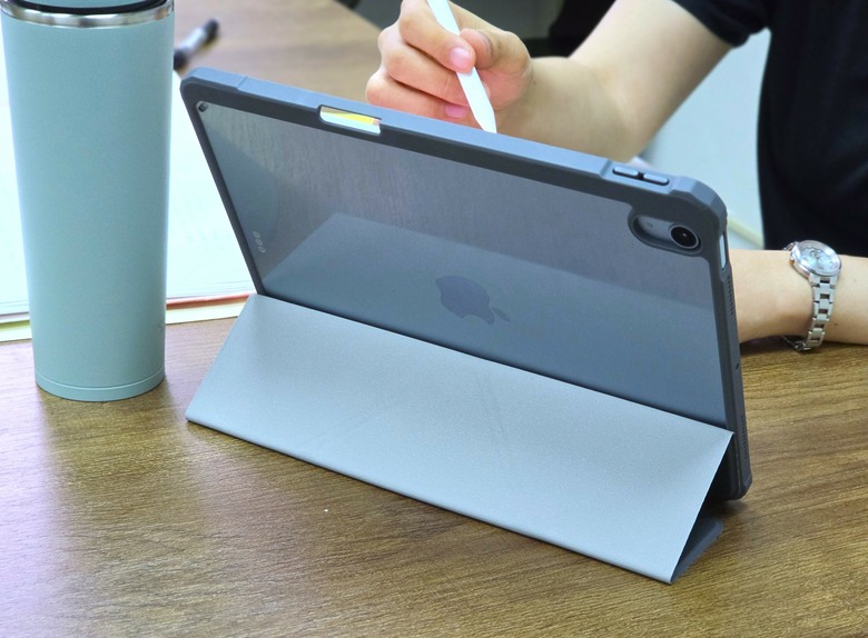 給iPad一個甜蜜家園「HIPPORIZZ 河馬引力 Origo 晶透筆槽防摔殼 iPad保護殼」開箱評價