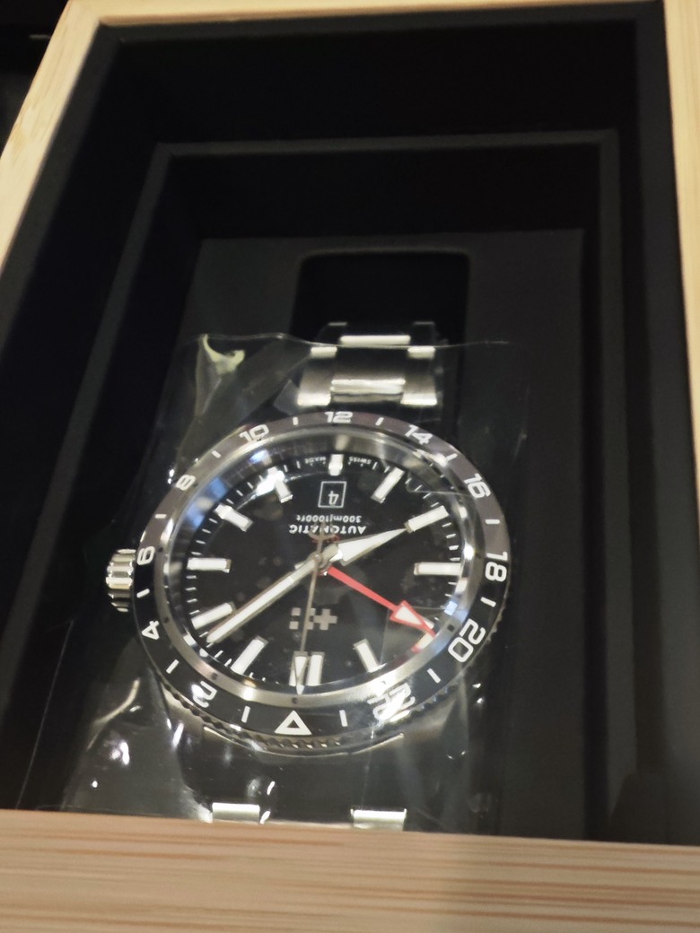 【開箱】CW C60 Trident GMT 黑44mm之 我只是想算一下關稅，然後它就自己跑到我家來了… :(