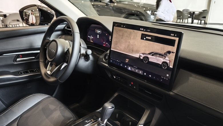 趕在展間第一天上架來看All New CX-5的賞車心得分享~~