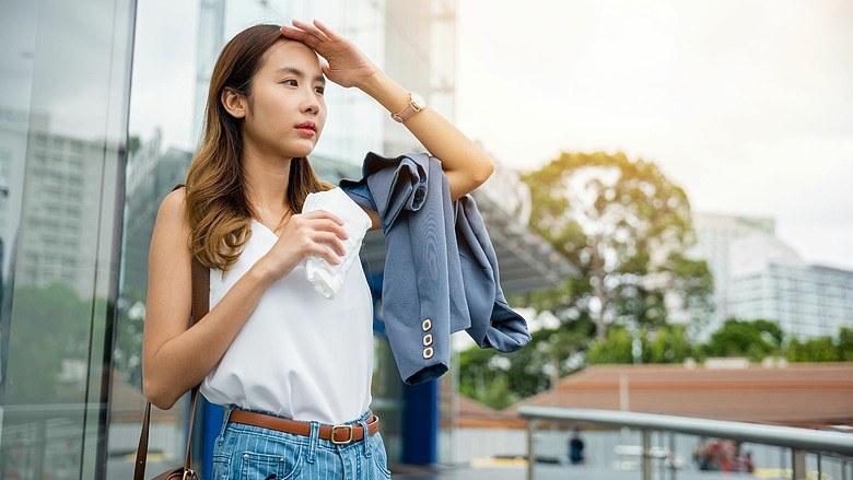 大熱天進冷氣房很舒服？醫提醒少了「這件事」，恐增加心血管負擔