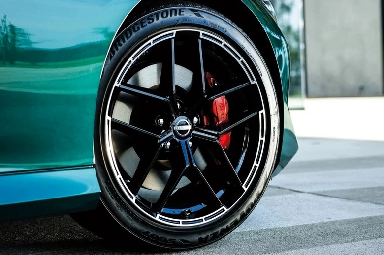 日規 Nissan Fairlady Z 小改款上市NISMO加入6速手排，GT-R煞車同步下放