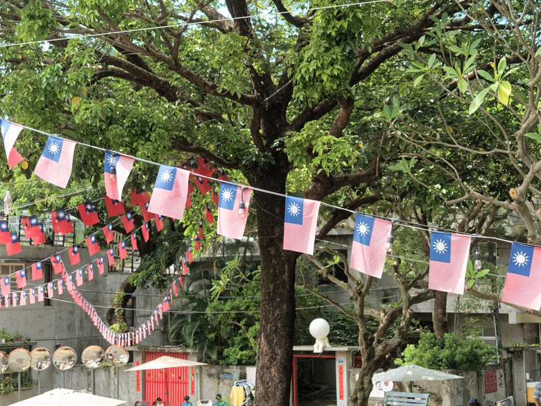 點我看大圖 漫步復古眷村與貓咪時光|三重空軍一村 ✕ 戲咖啡 ✕ 美食隨拍(OM-3+TG-7+Luna Ultra)
