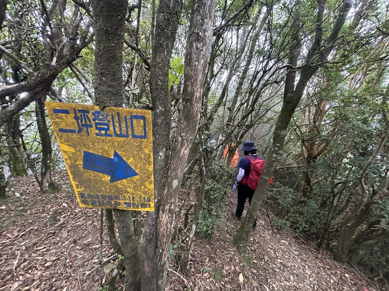 苗 栗 最 高 峰 加 里 山 ( 台 版 富 士 山 )