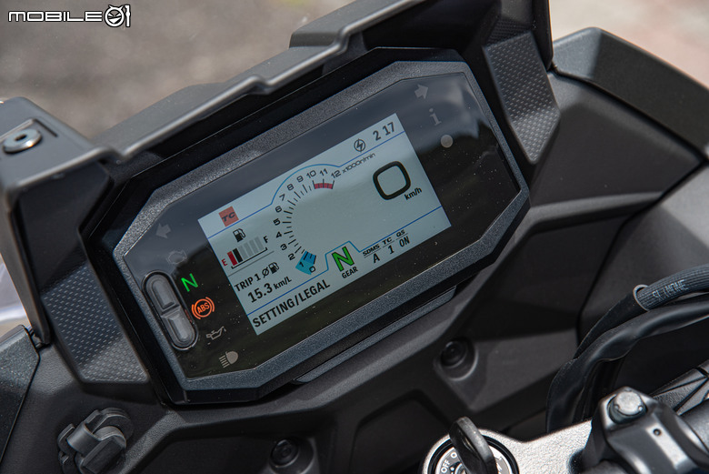 點我看大圖 2026 SUZUKI SV-7GX 試駕報告|V雙風味依然經典,熱血可以更加舒適!