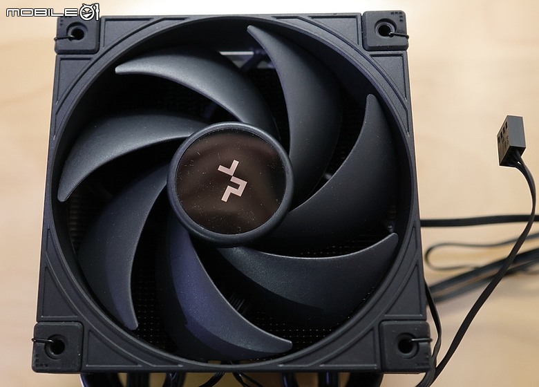 點我看大圖 強效單塔+數位顯示 DeepCool 九州風神 AK700 DIGITAL NYX