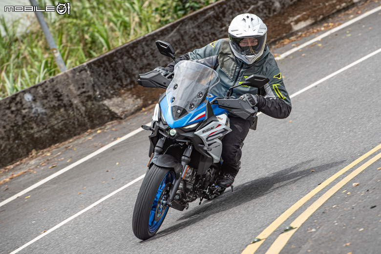 點我看大圖 2026 SUZUKI SV-7GX 試駕報告|V雙風味依然經典,熱血可以更加舒適!