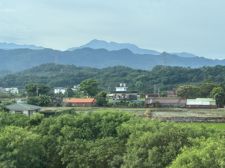 苗 栗 最 高 峰 加 里 山 ( 台 版 富 士 山 )