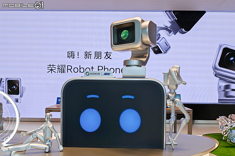直擊深圳榮耀 α 旗艦店|Robot Phone 進駐、人形機器人迎賓!