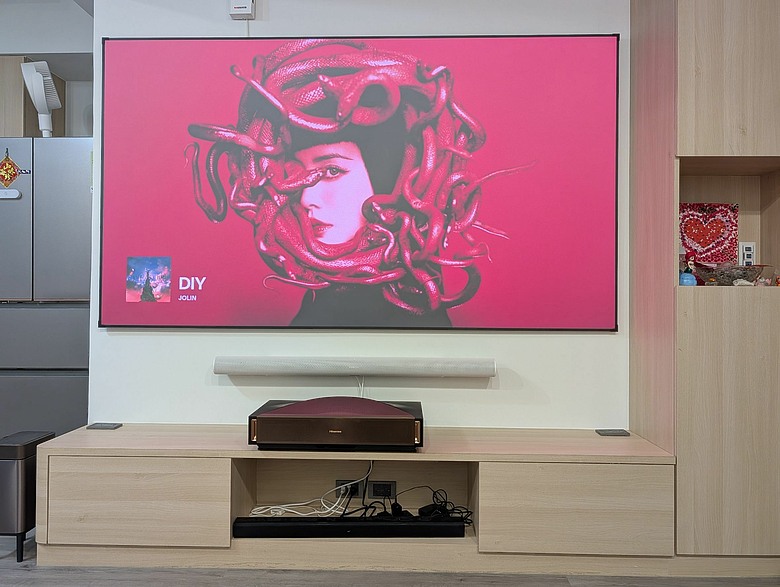 家裡裝了Hisense L9Q超短焦投影機