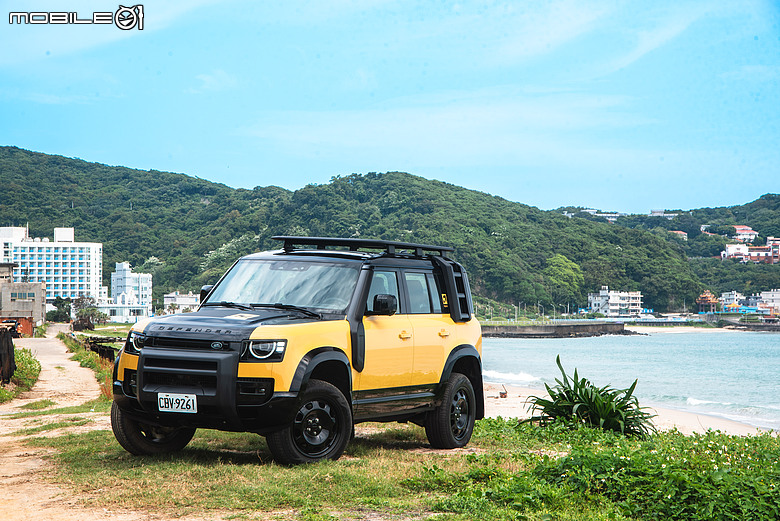 老靈魂與新科技的越野傳承｜Defender Trophy Edition遇上全台唯一90 Works V8 Trophy！