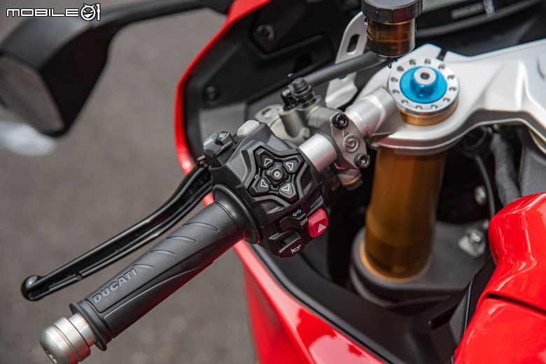 點我看大圖 DUCATI Pangale V2 S 試駕|街賽一體混血王子!超輕量級、最親民的DUCATI跑車