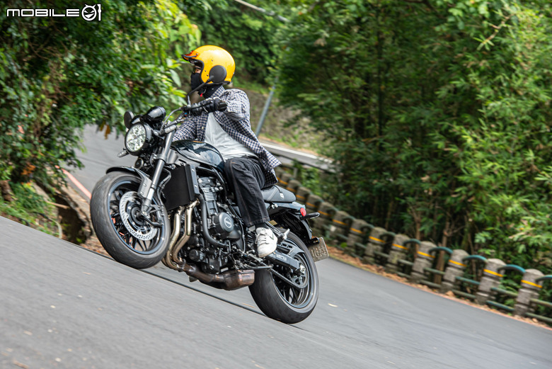 點我看大圖 KAWASAKI Z900RS 黑球試駕|經典好球不退色,只隨時間淬鍊