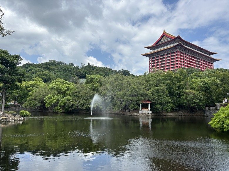 搭 捷 運 登 走 劍 潭 山 親 山 步 道