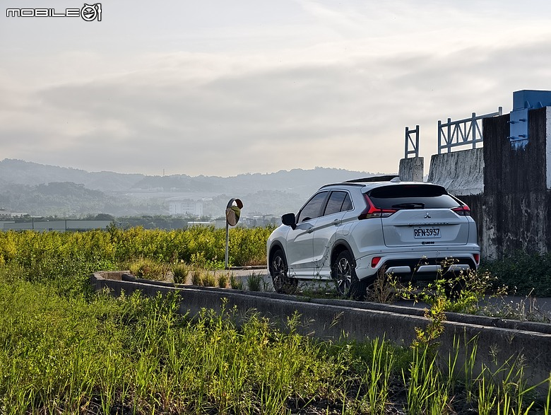 在傳統的框架外，安靜地做自己