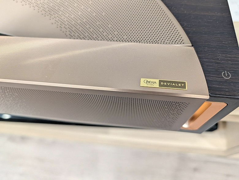 家裡裝了Hisense L9Q超短焦投影機