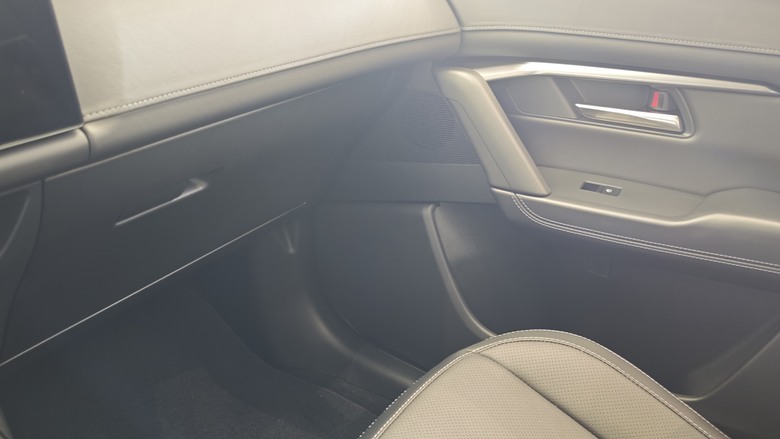 趕在展間第一天上架來看All New CX-5的賞車心得分享~~