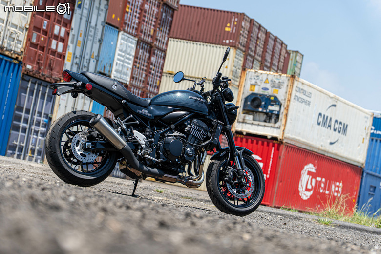 點我看大圖 KAWASAKI Z900RS 黑球試駕|經典好球不退色,只隨時間淬鍊