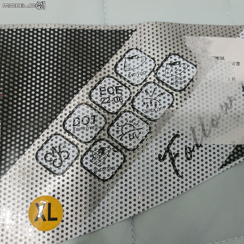 點我看大圖 【開箱】ZEUS 瑞獅 ZS-613H 可拆卸式面甲 ,全罩、3/4任意切換!