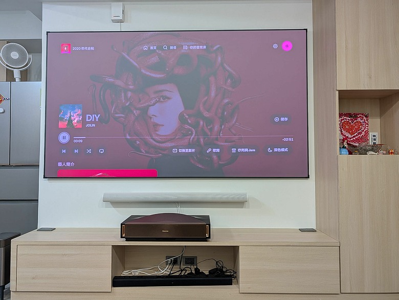 家裡裝了Hisense L9Q超短焦投影機