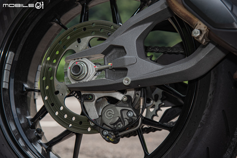 點我看大圖 DUCATI Pangale V2 S 試駕|街賽一體混血王子!超輕量級、最親民的DUCATI跑車