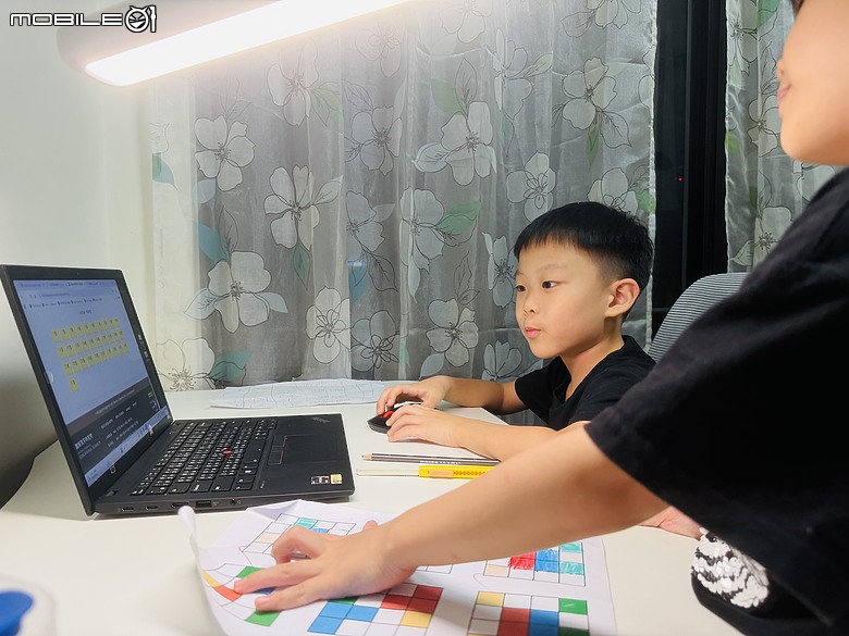 開箱 林製作所 Let's Up! 一起長高桌桌椅組｜小一書桌使用心得分享