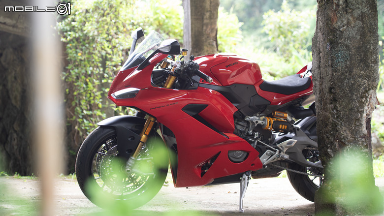 點我看大圖 DUCATI Pangale V2 S 試駕|街賽一體混血王子!超輕量級、最親民的DUCATI跑車
