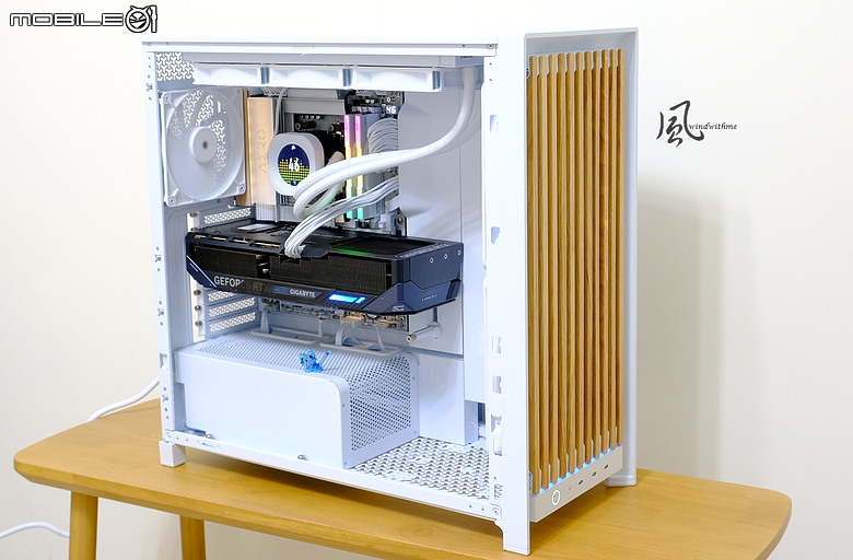 白色木紋新風格：X870E AERO X3D WOOD搭FRAME 5000D WOOD RS實測