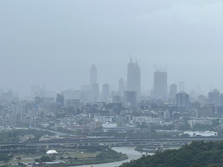 搭 捷 運 登 走 劍 潭 山 親 山 步 道