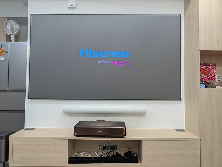 家裡裝了Hisense L9Q超短焦投影機
